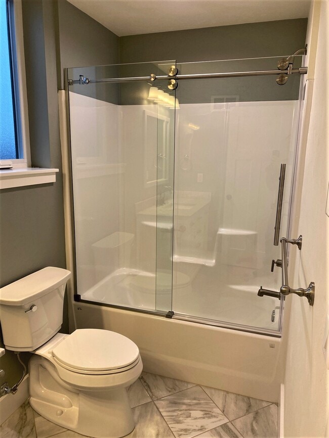 Photo - 2380 Willamette St