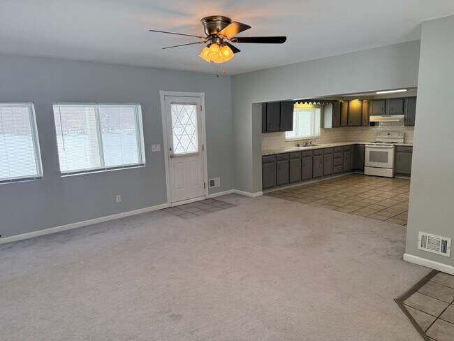 Photo - Austin - 10016/10020 Unit A