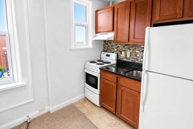 University Place Studio - Available August! - Oakland Apartments