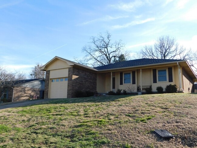 Building Photo - 3 bedrooms, 2 baths Van Buren AR