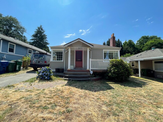 Charming 2BD / 1BA home with large fenced ... - Charming 2BD / 1BA home with large fenced ...