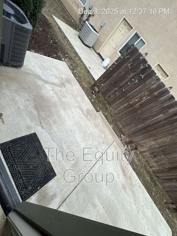 Photo - 2132 W Lark Ave