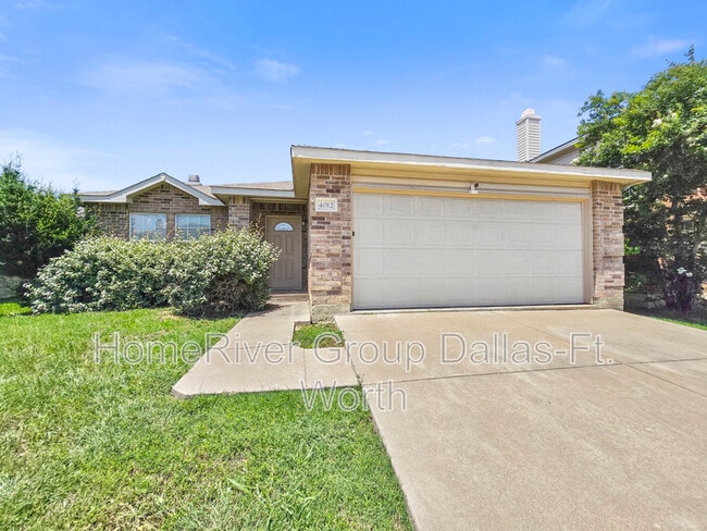Photo - 4012 Country Ln House