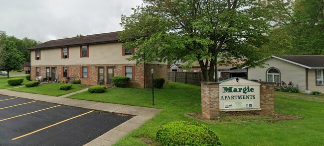 Building Photo - 400 Elm St Rental