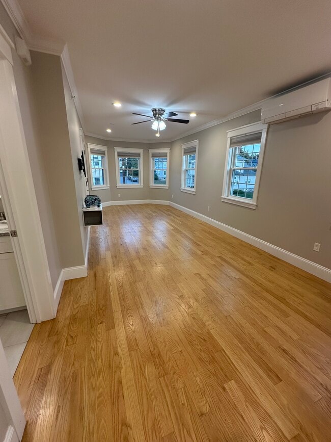 Building Photo - 127 Marblehead St Unit C