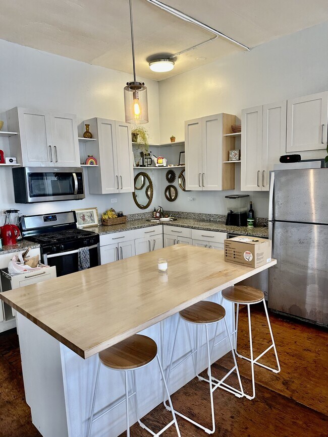 Photo - 1714 W 46th St