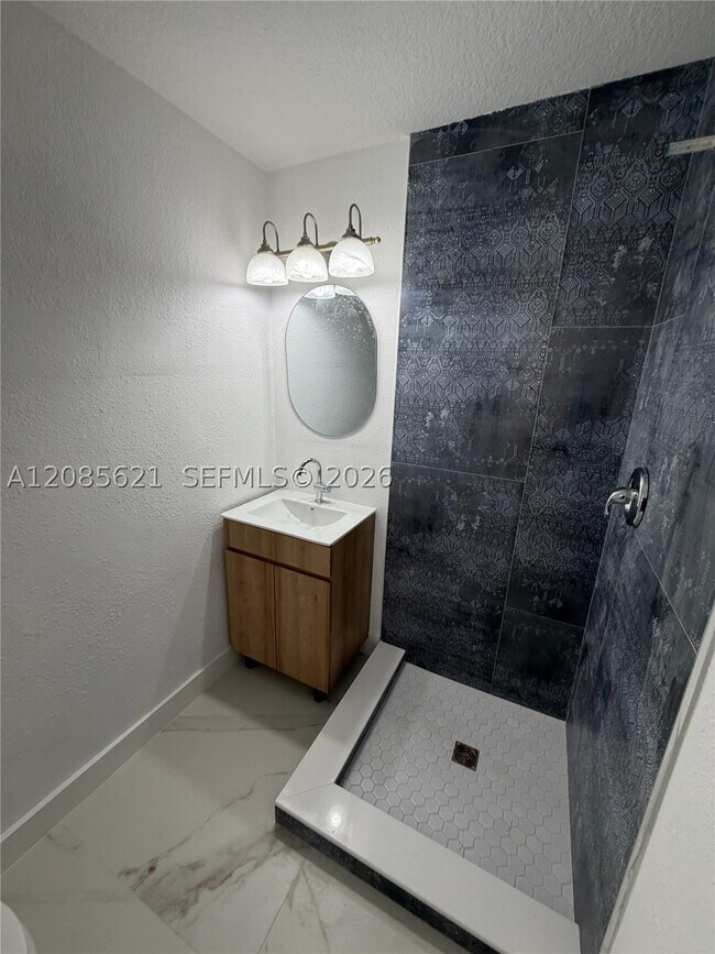 Photo - 2424 SW 21st St