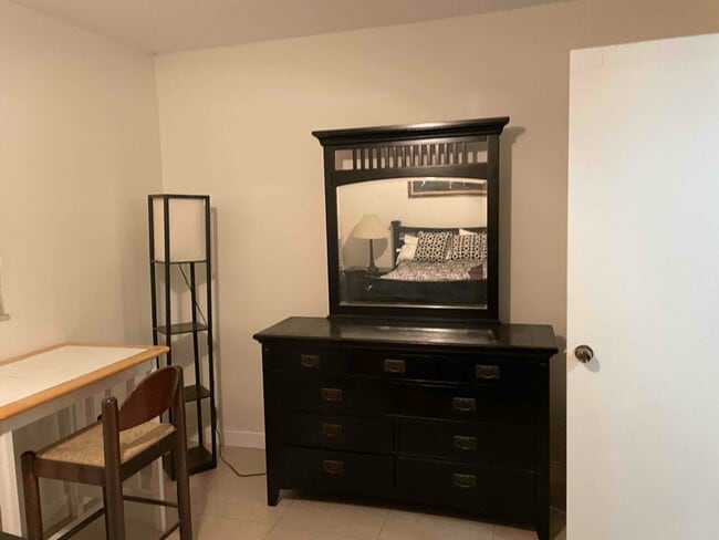 Photo - 107 NE 8th St Unidad 10