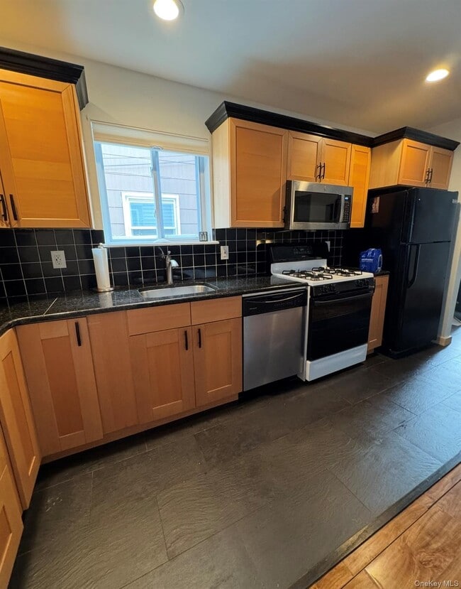 Photo - 717 E Walnut St