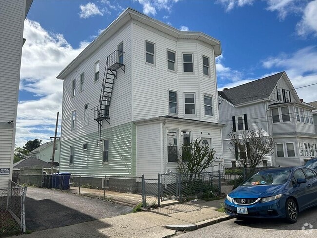 Building Photo - 38 Larch St Unit 3 Rental