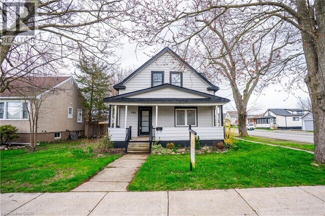 Photo - 793 Steele St