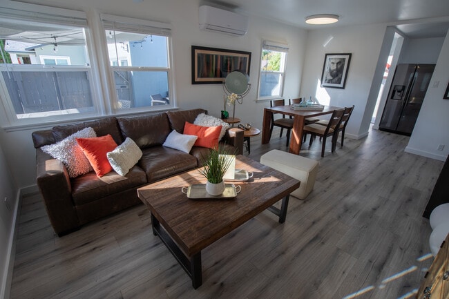 Internet ready - 923 N Avenue 56