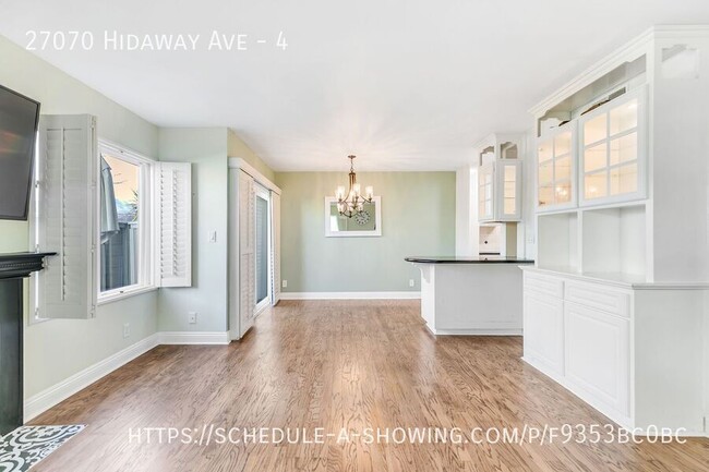 Beautiful 2 Bed + 1.5 Bath Townhome + Pati... - Beautiful 2 Bed + 1.5 Bath Townhome + Pati... Unit 4