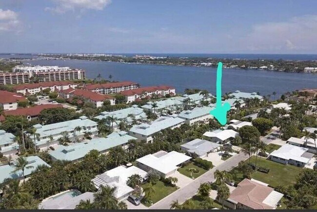 Photo - 113 Park Ln E