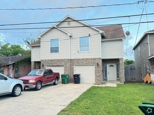 Building Photo - 3922 Davenport St Unit A Rental