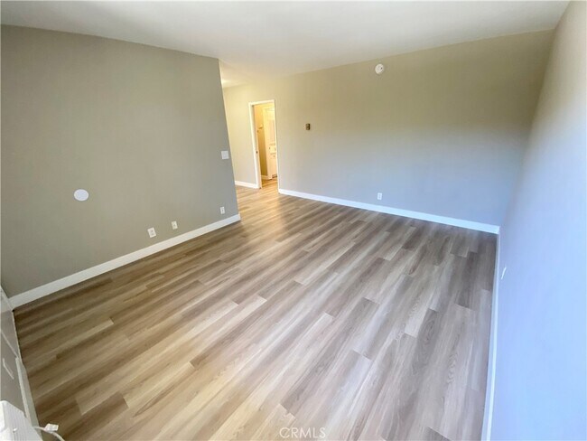 Photo - 5853 Greenleaf Ave