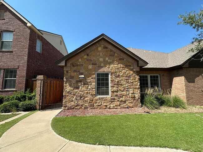 Photo - 4422 105th St Unit B