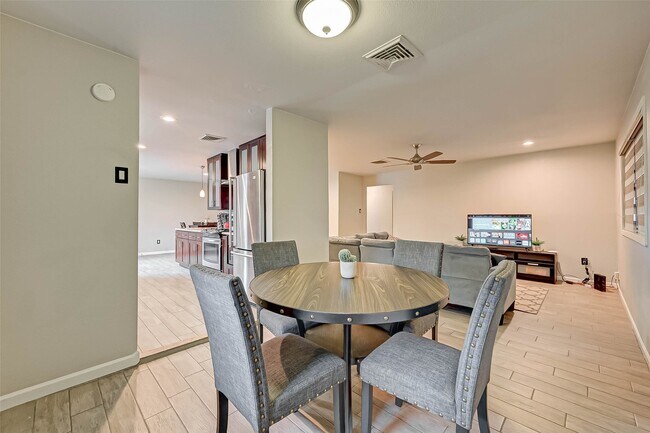 Photo - 6119 Reamer St