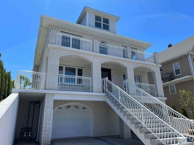 Building Photo - 570 Proctor Ave Unit 1