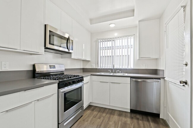 Photo - 1234 10th St in Santa Monica - steps to Wilshire Blvd!