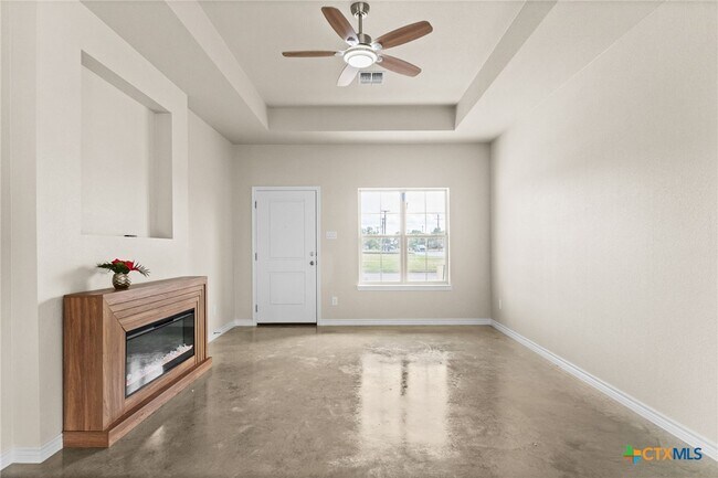 Photo - 414 W Avenue C