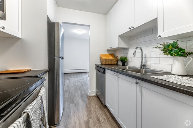 2BR, 1BA - Kitchen
