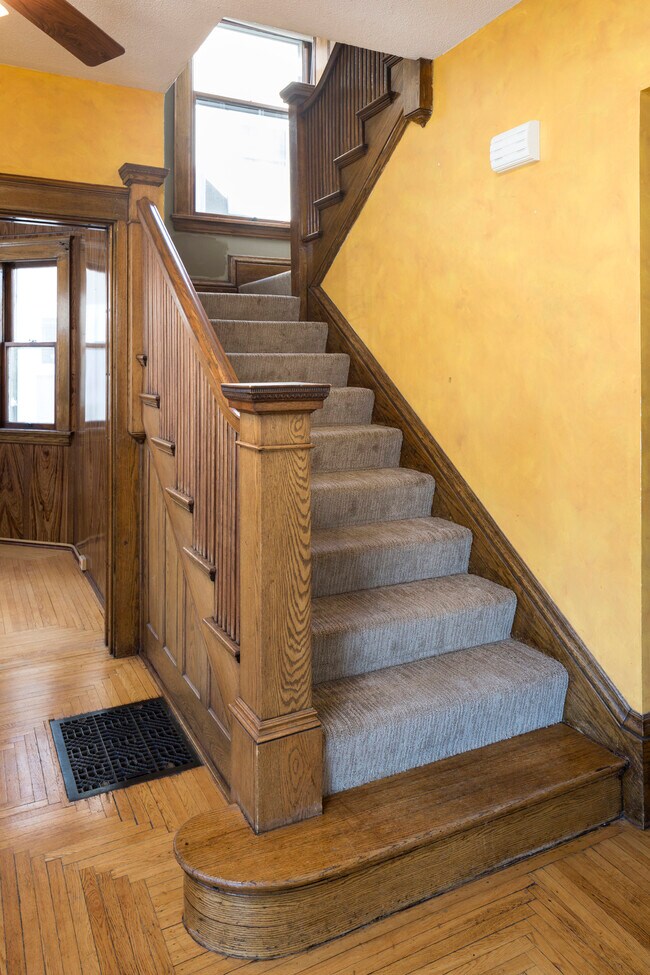 Photo - 3225 Hennepin Ave