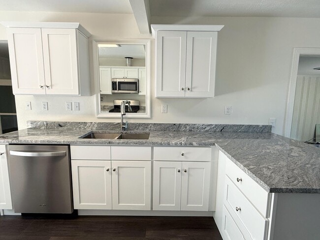 Photo - 244 Greenbrier Dr NE