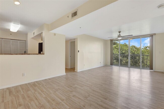 Photo - 529 E Sheridan St Unit 3081