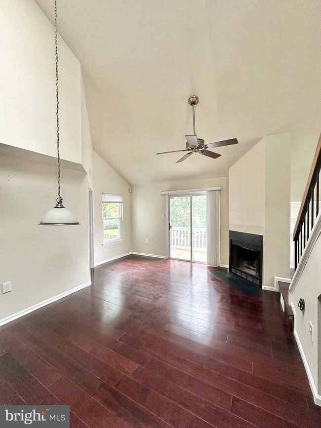 Photo - Lovely 2 level condo