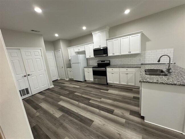 Photo - 10003 Hwy 64 E #200