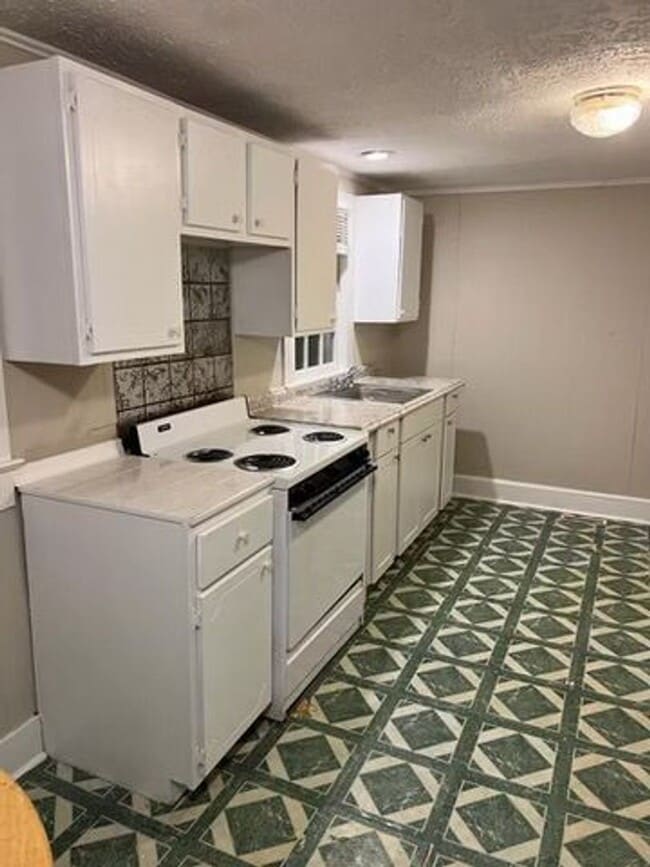 Building Photo - Price & Location! Rental