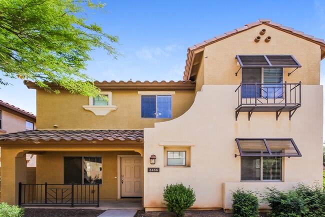 Building Photo - 2466 E Vermont Dr