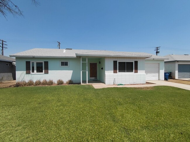 Building Photo - Beautiful 3 Bed, 3 Bath Home in El Centro!