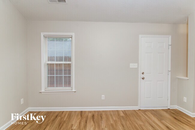 Photo - 129 Bridlewood Ave