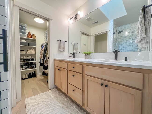 Photo - 7399 NE Stonewater St