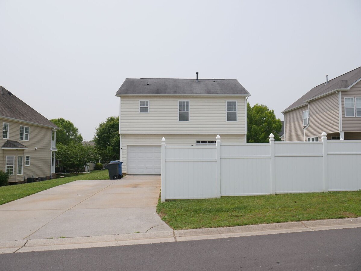 Photo - 220 Bridgewater Dr