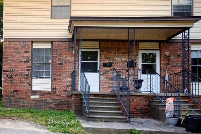 Building Photo - 2100 Virginia Dr