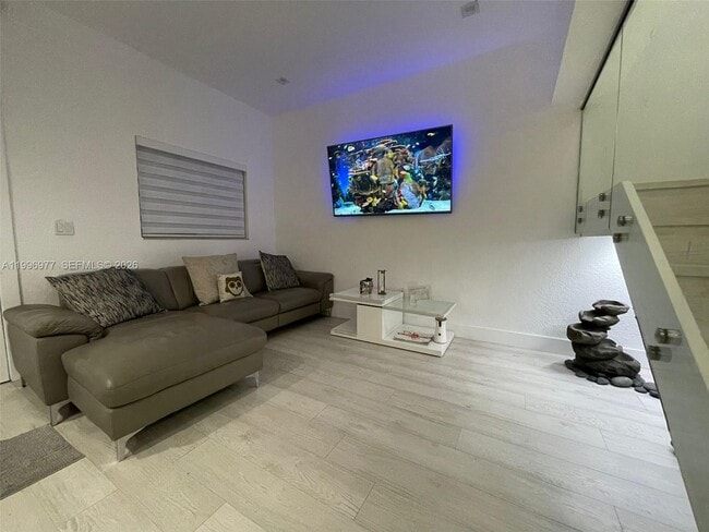 Photo - 325 NW 19th Ln