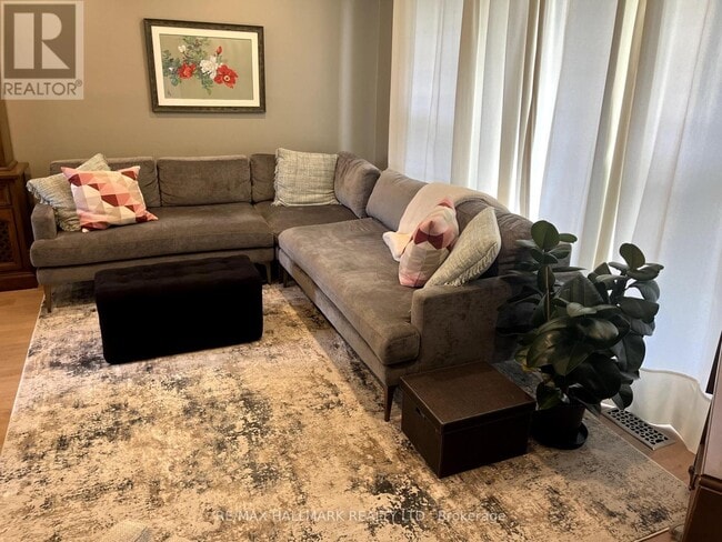 Photo - 448 Loretta Crescent