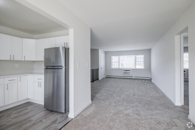 2BR, 1.5BA - 944SF - Kitchen