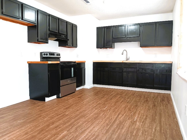 Photo - 252 Sanders Rd