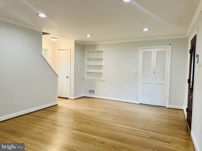 Photo - 2500 Lake Ave