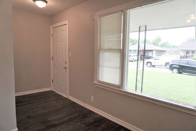 Photo - 3 Bed 2 Bath 1 Car Garage -The Village NW OKC