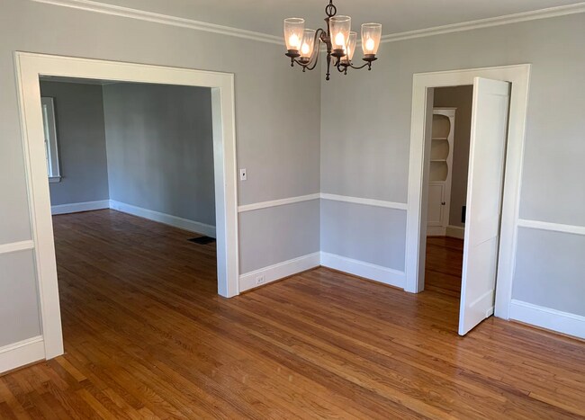 Photo - 2146 McClintock Rd