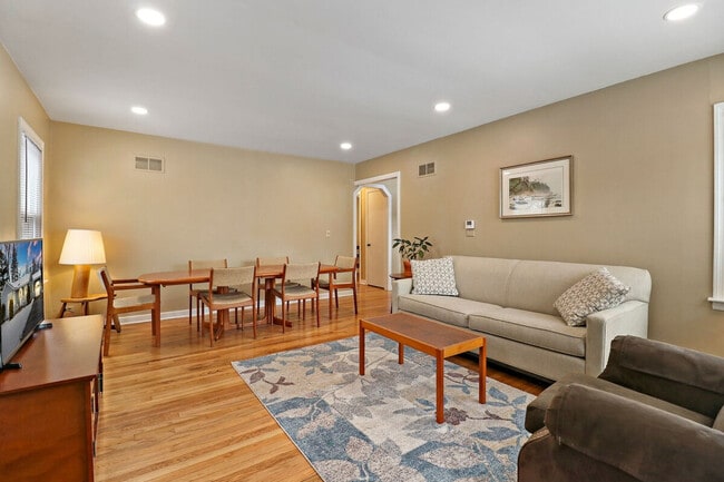 Building Photo - 3964 Grandview Ave Rental