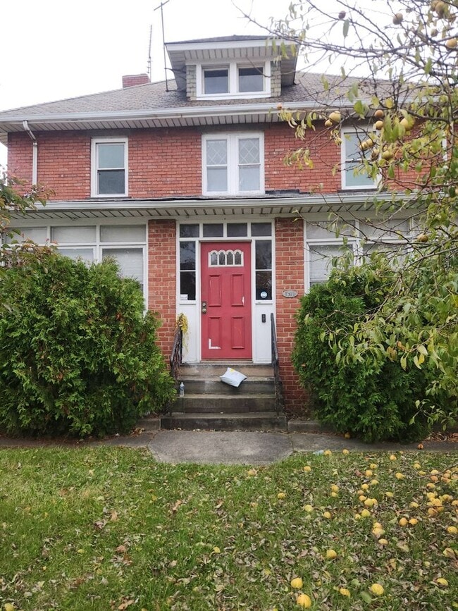 Building Photo - 1571 Dille Rd Unit up