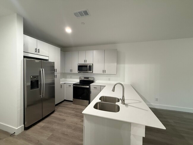 Pin Oaks Apartments