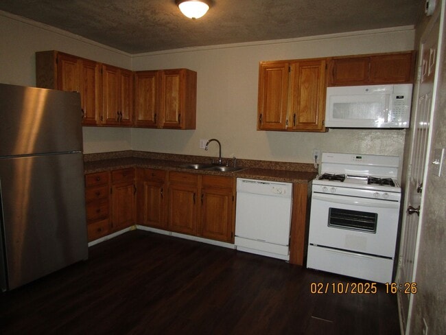 Photo - New listing! 3 bedrooms/1 bath/garage with carport