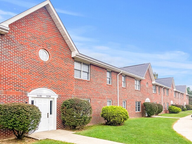 Photo - Turnberry Square Apartments